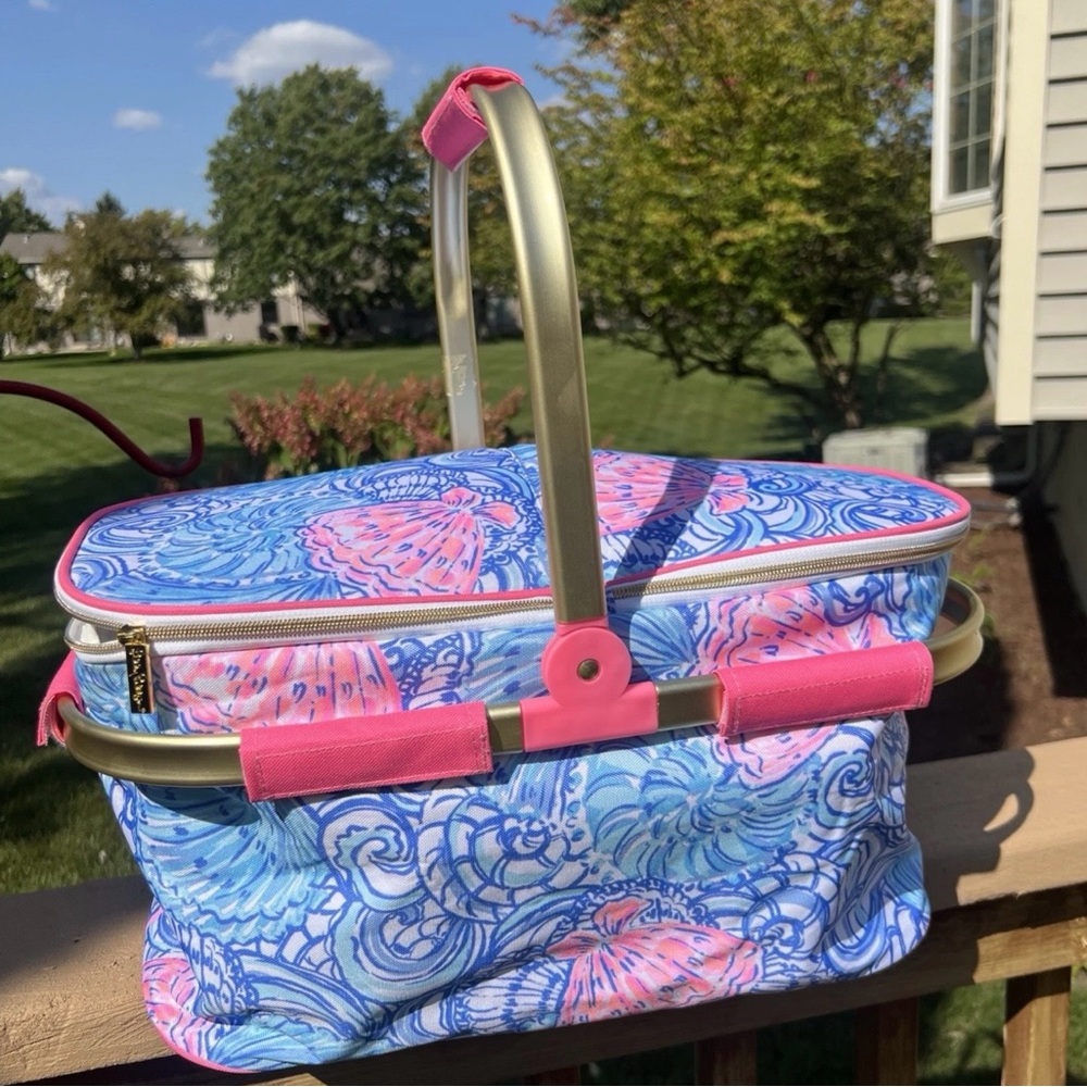 lilly pulitzer picnic/cooler Collapsable NWOT, Never Used, zip close 17x10x9”